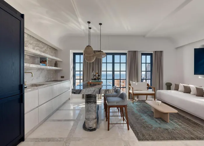 Sandblu Santorini, Lxr & Station touristique Kamári