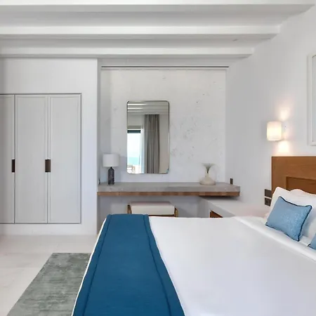 Sandblu Santorini, Lxr & 5* Kamári