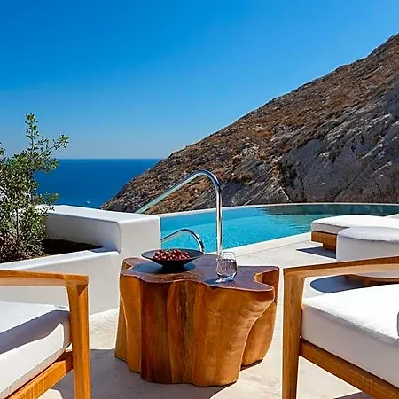 Sandblu Santorini, Lxr & Resort Kamári