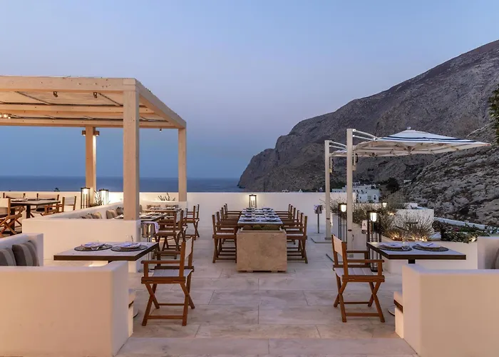 Sandblu Santorini, Lxr & Resort Kamári