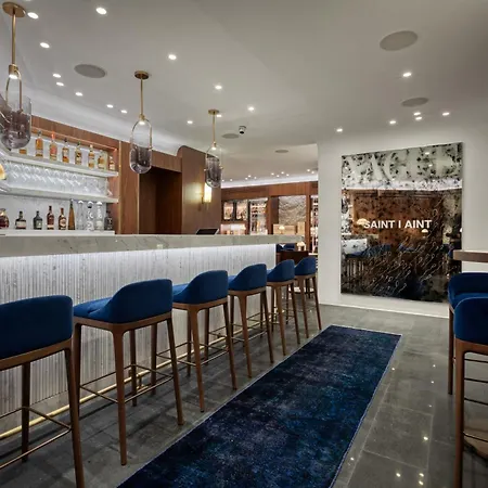 Sandblu Santorini, Lxr & リゾート Kamári