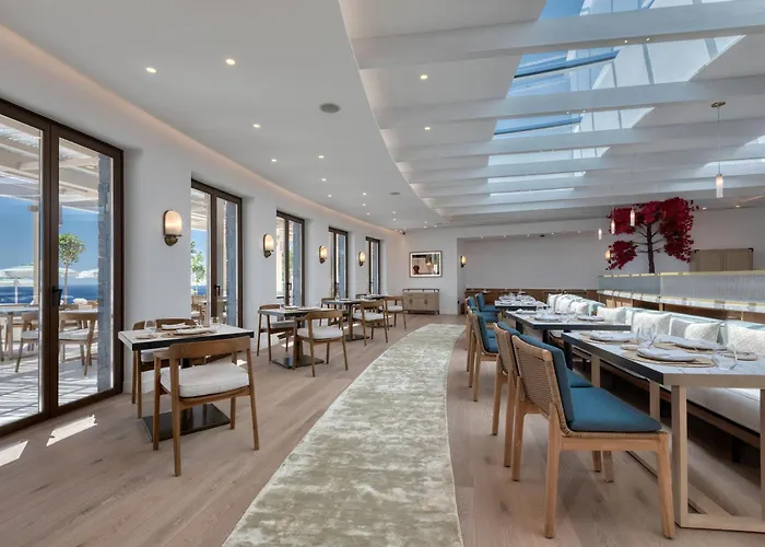 Sandblu Santorini, Lxr & Resort Kamári