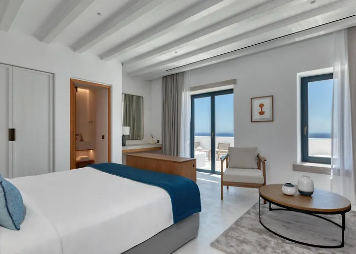 Sandblu Santorini, Lxr & Resort Kamári