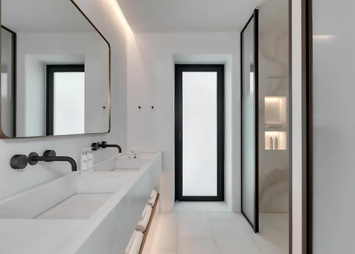 Sandblu Santorini, Lxr & Resort 5*