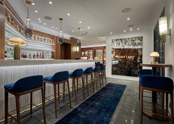 Sandblu Santorini, Lxr & Resort Kamári