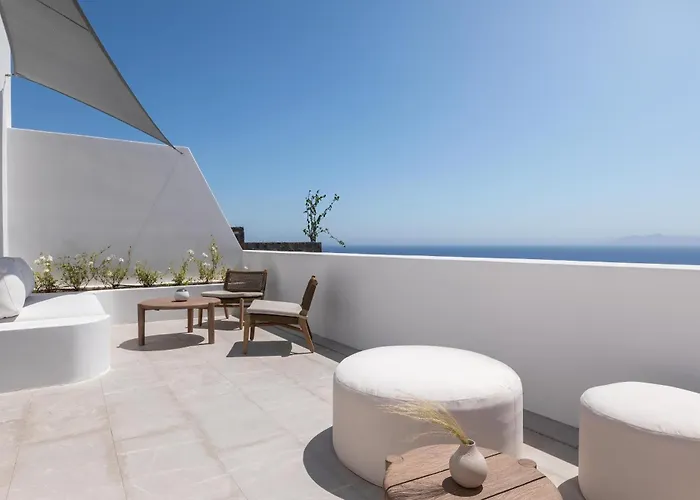 Sandblu Santorini, Lxr & Resort Kamári