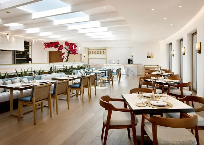 Sandblu Santorini, Lxr & Resort Kamári