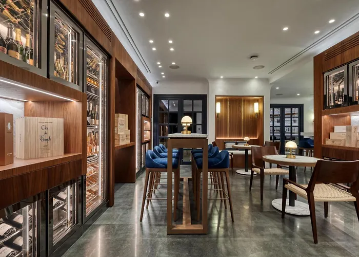 Sandblu Santorini, Lxr & Resort Kamári