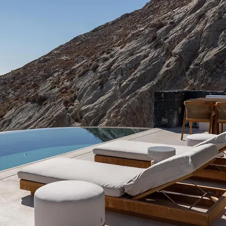 Sandblu Santorini, Lxr & Kamari (Santorini)